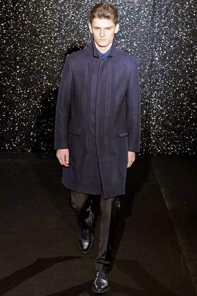 Look 16